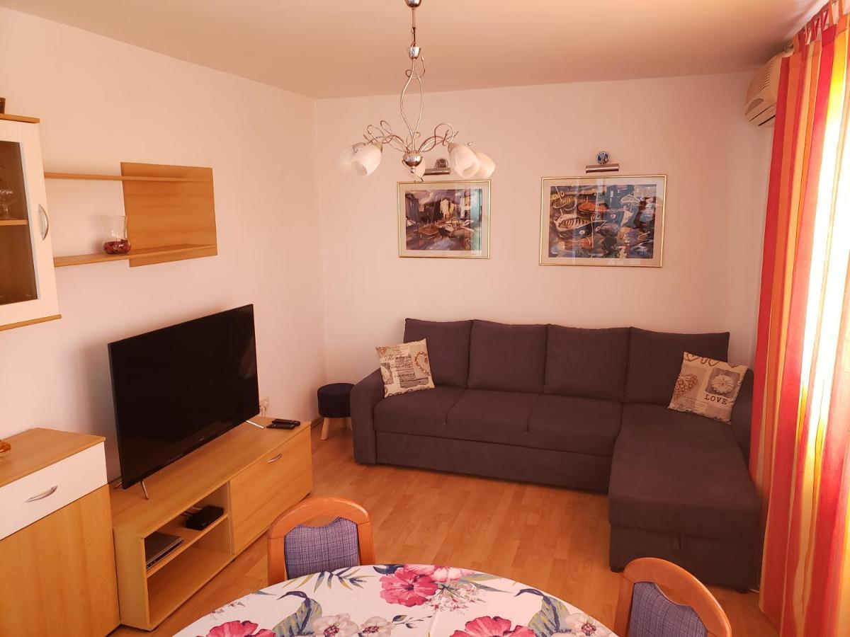 Risika Apartmani Bagian luar foto