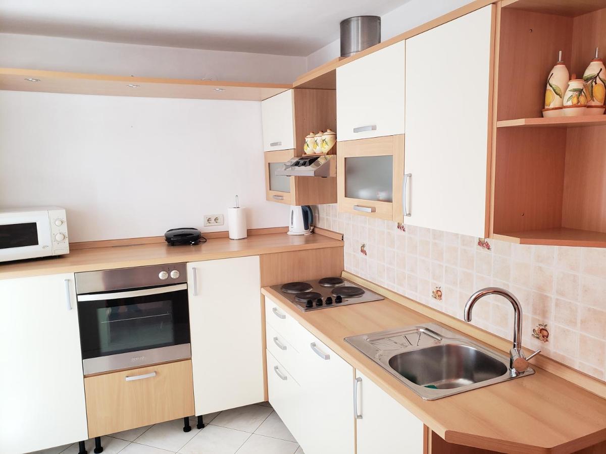 Risika Apartmani Bagian luar foto