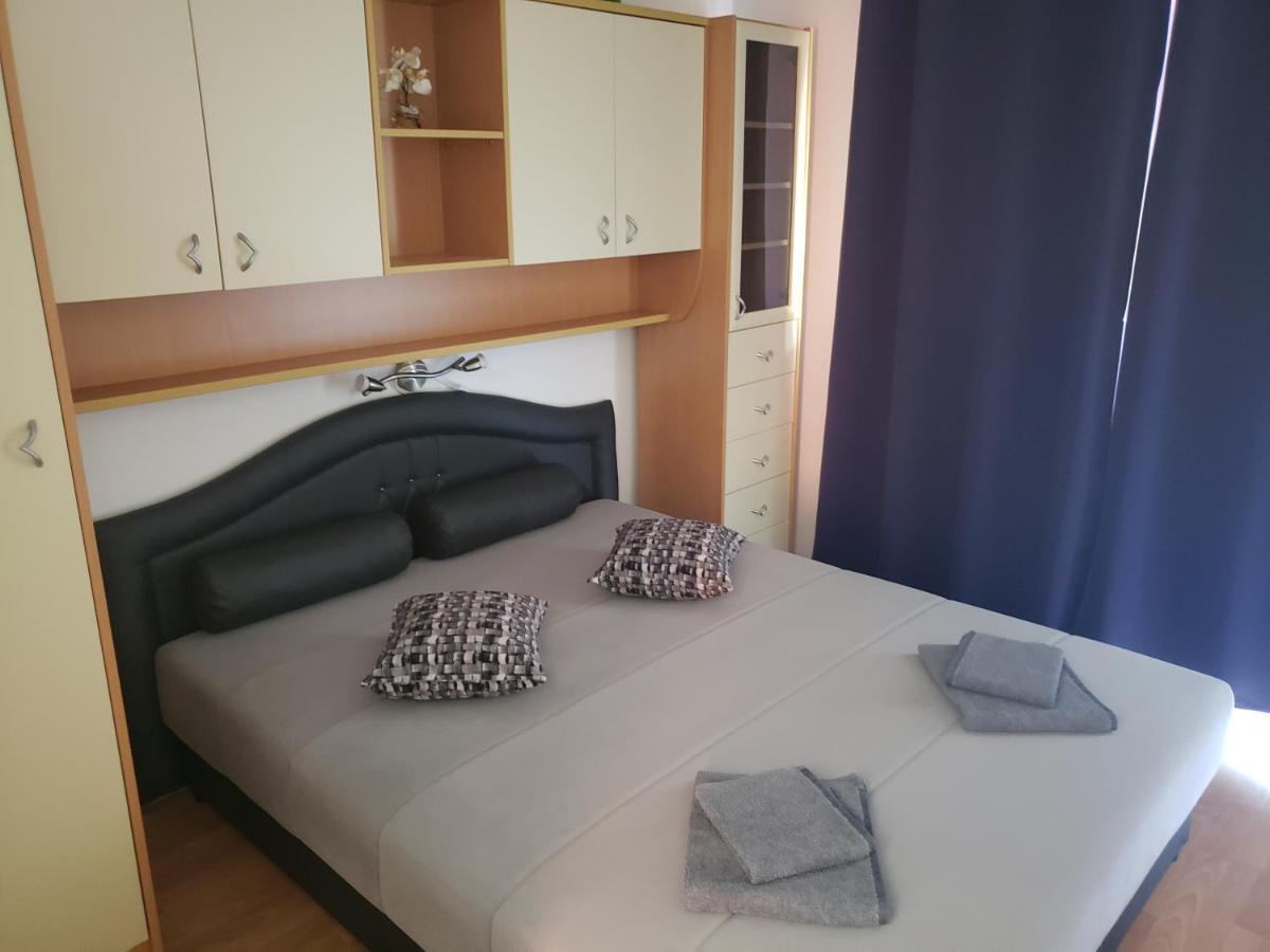 Risika Apartmani Bagian luar foto